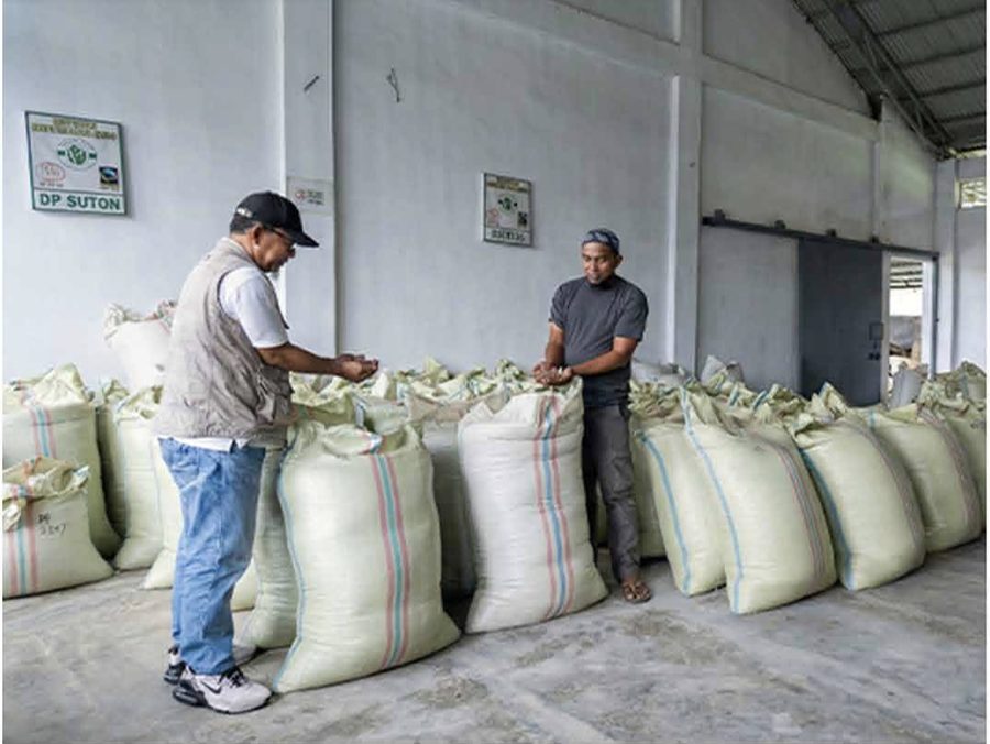 Pengecekan stok gudang
